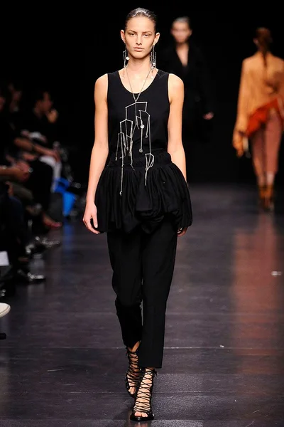 Look 13